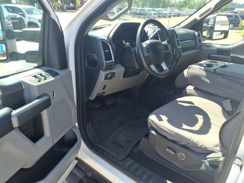 Used 2017 Ford F350 XLT w/ XLT Premium Package AWD/4WD image 10