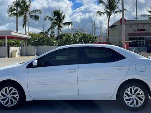 Used 2018 Toyota Corolla LE image 2