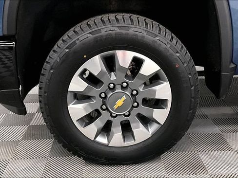 Used 2025 Chevrolet Silverado 2500 Custom w/ Custom Convenience Package AWD/4WD image 10