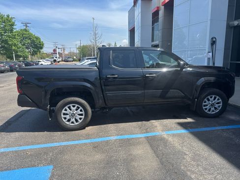 Used 2024 Toyota Tacoma SR AWD/4WD image 5