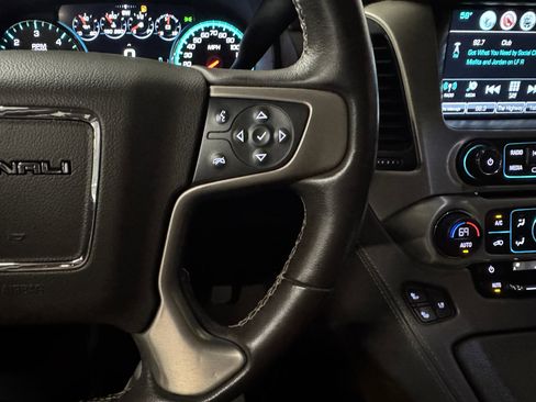 Used 2020 GMC Yukon Denali w/ Open Road Package image 31