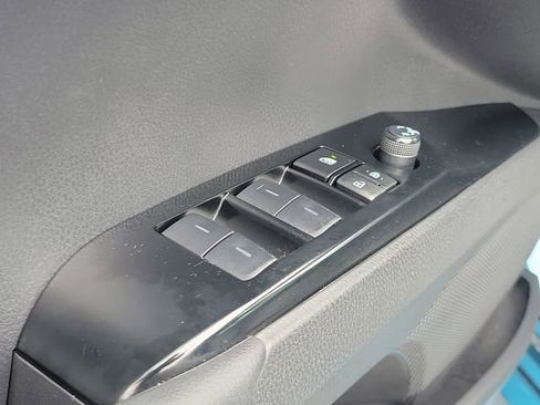 Used 2025 Toyota Camry LE w/ Convenience Package image 18