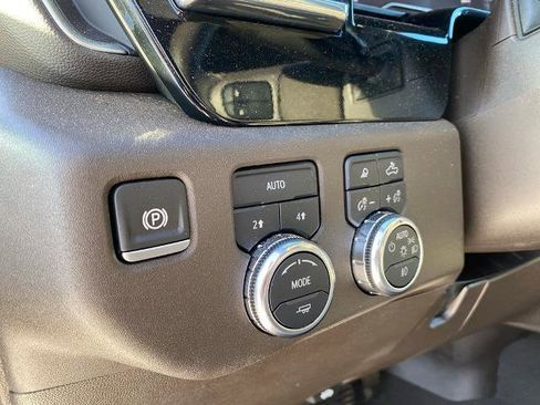 Used 2025 GMC Sierra 1500 SLT image 17