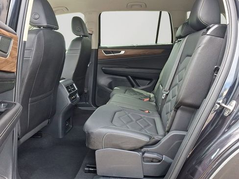 Used 2025 Volkswagen Atlas SE image 8