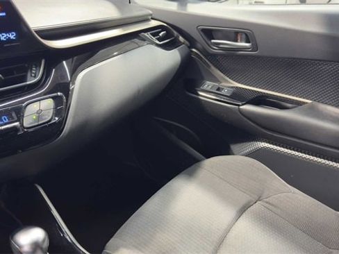 Used 2019 Toyota C-HR XLE image 27