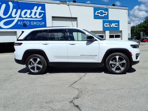 Used 2023 Jeep Grand Cherokee Limited AWD/4WD image 3