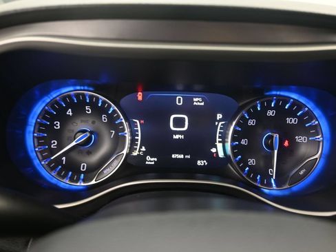 Used 2022 Chrysler Pacifica Touring-L FWD image 11
