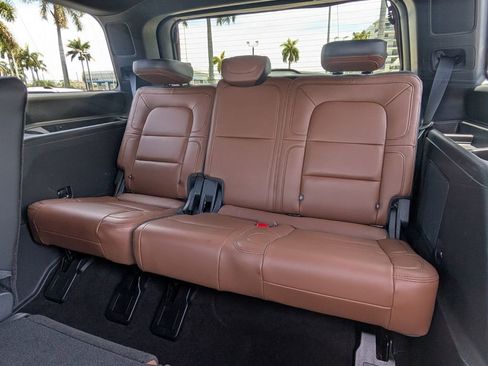 Used 2023 Lincoln Navigator Reserve AWD/4WD image 12