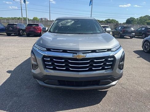 Used 2025 Chevrolet Equinox LT FWD image 2
