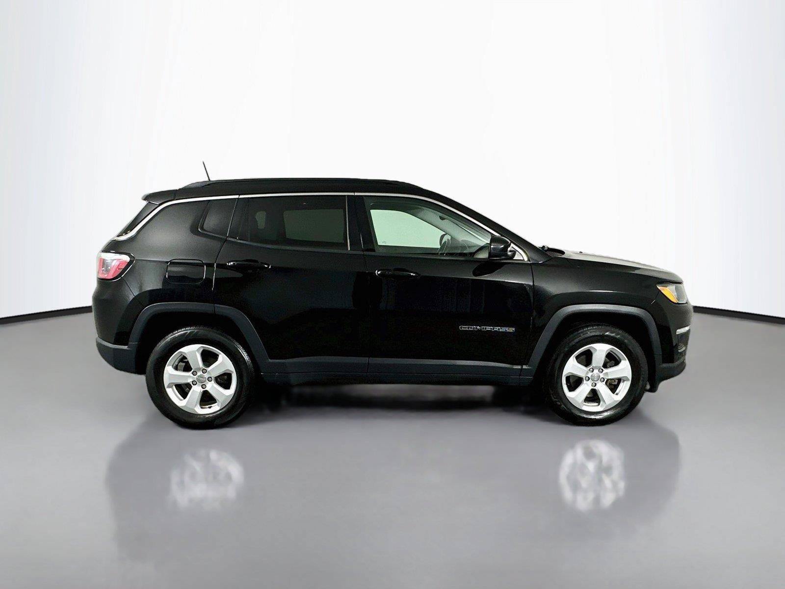 Used 2020 Jeep Compass Latitude w/ Cold Weather Group AWD/4WD image 16