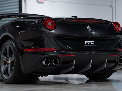 Used 2015 Ferrari California T image 19