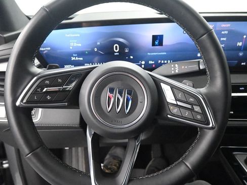 Used 2025 Buick Enclave Preferred w/ Power Package image 43