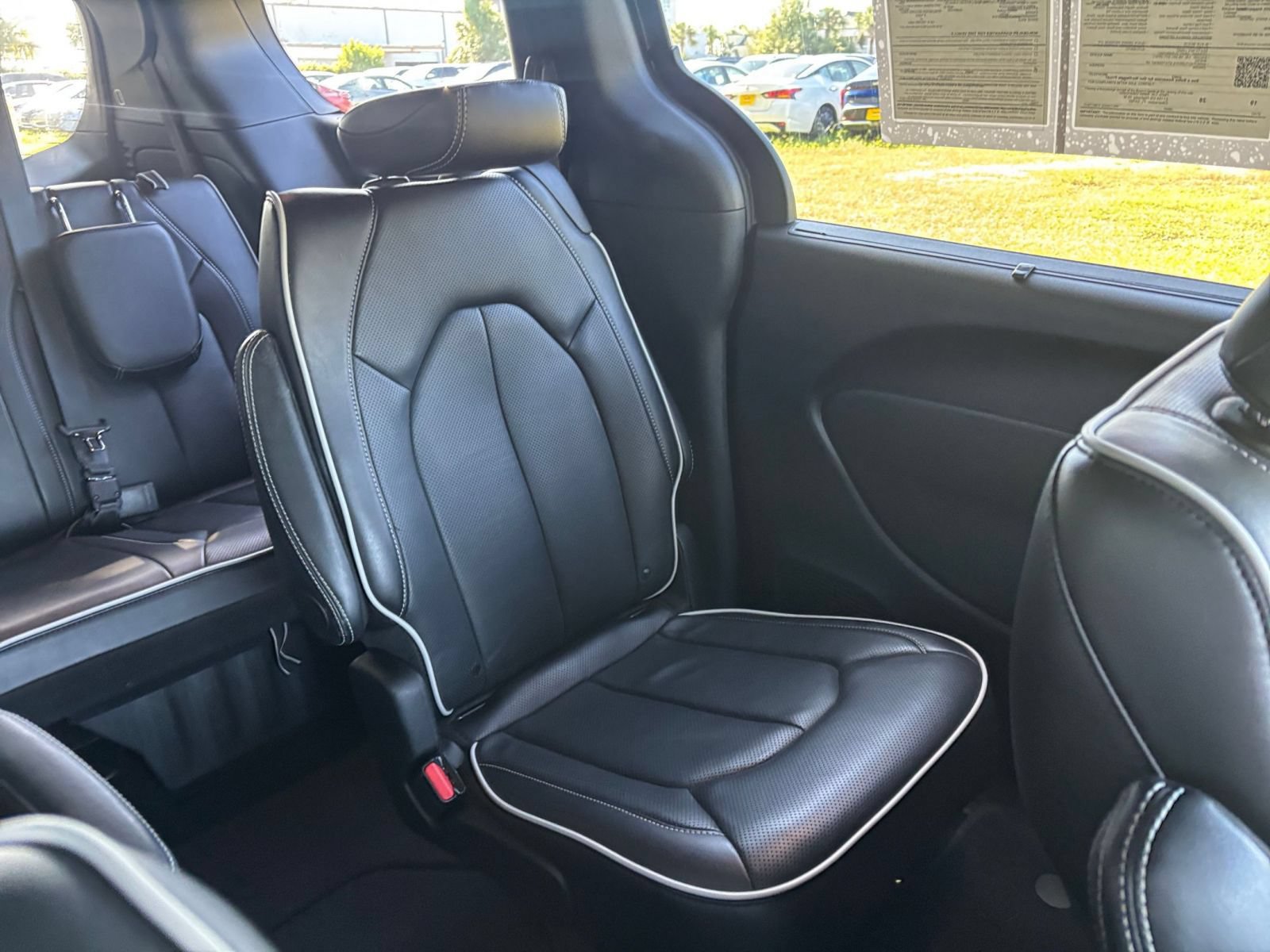 Used 2025 Chrysler Pacifica Limited FWD image 41