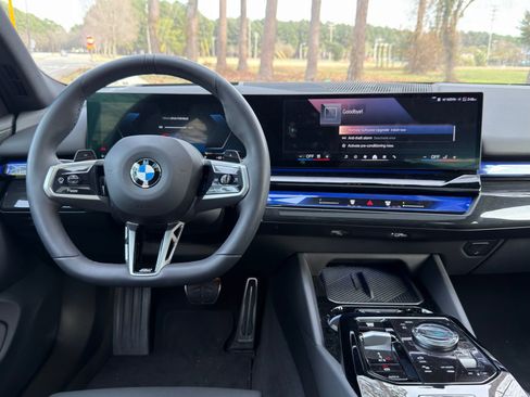 Certified 2025 BMW 540i xDrive w/ M Sport Package image 4