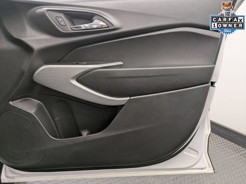 Used 2024 Chevrolet Trax RS w/ Sunroof Package FWD image 28