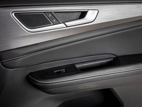 Used 2024 Volkswagen Atlas Cross Sport SE w/ Panoramic Sunroof Package image 20