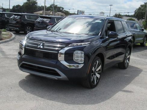 New 2025 Mitsubishi Outlander SE image 6