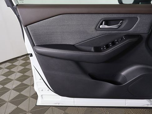 Used 2022 Nissan Rogue SV AWD/4WD image 18