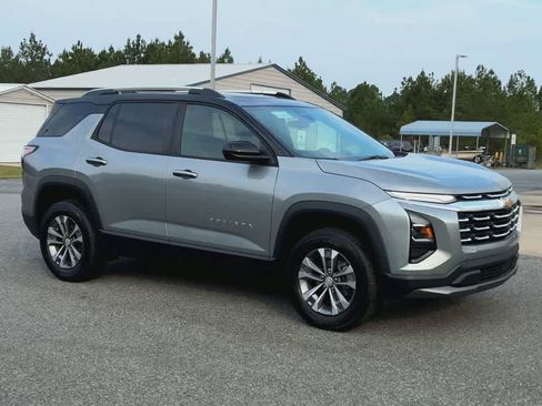 Used 2026 Chevrolet Equinox LT w/ Convenience Package II FWD image 2