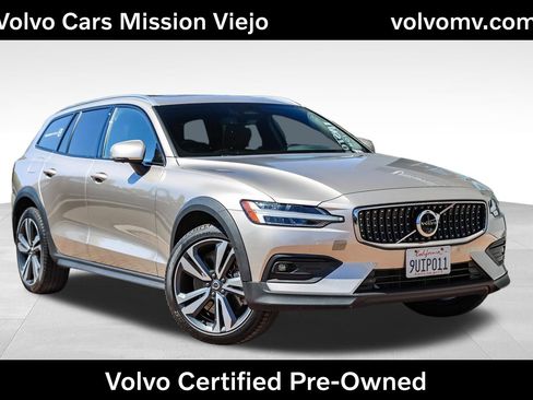 Used 2025 Volvo V60 B5 Cross Country Plus AWD/4WD image 1