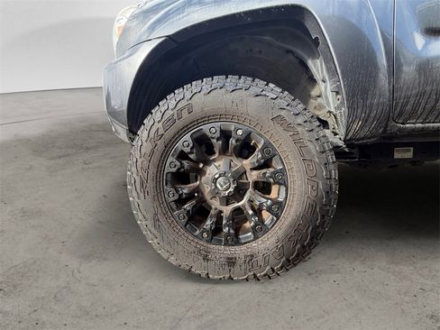 Used 2015 Toyota Tacoma 4x4 Double Cab w/ SR5 Package image 11