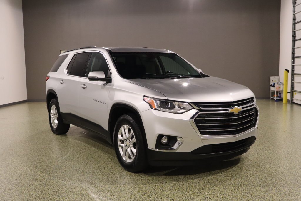 Used 2021 Chevrolet Traverse LT FWD image 1