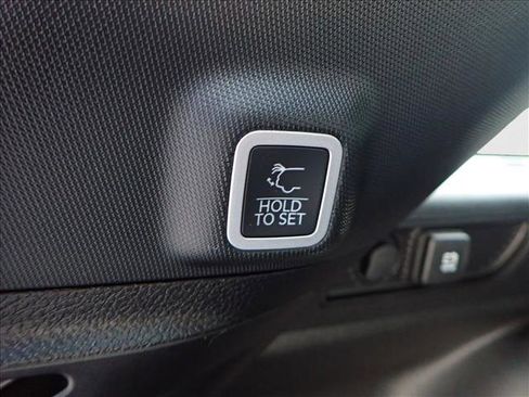 New 2025 Jeep Grand Cherokee Laredo w/ Luxury Tech Group I image 9