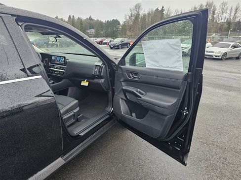 New 2026 Nissan Pathfinder SV image 28