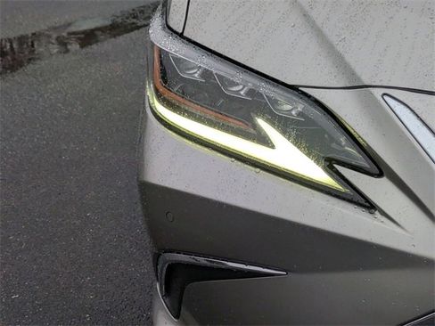 Used 2019 Lexus ES 350 Ultra Luxury image 11