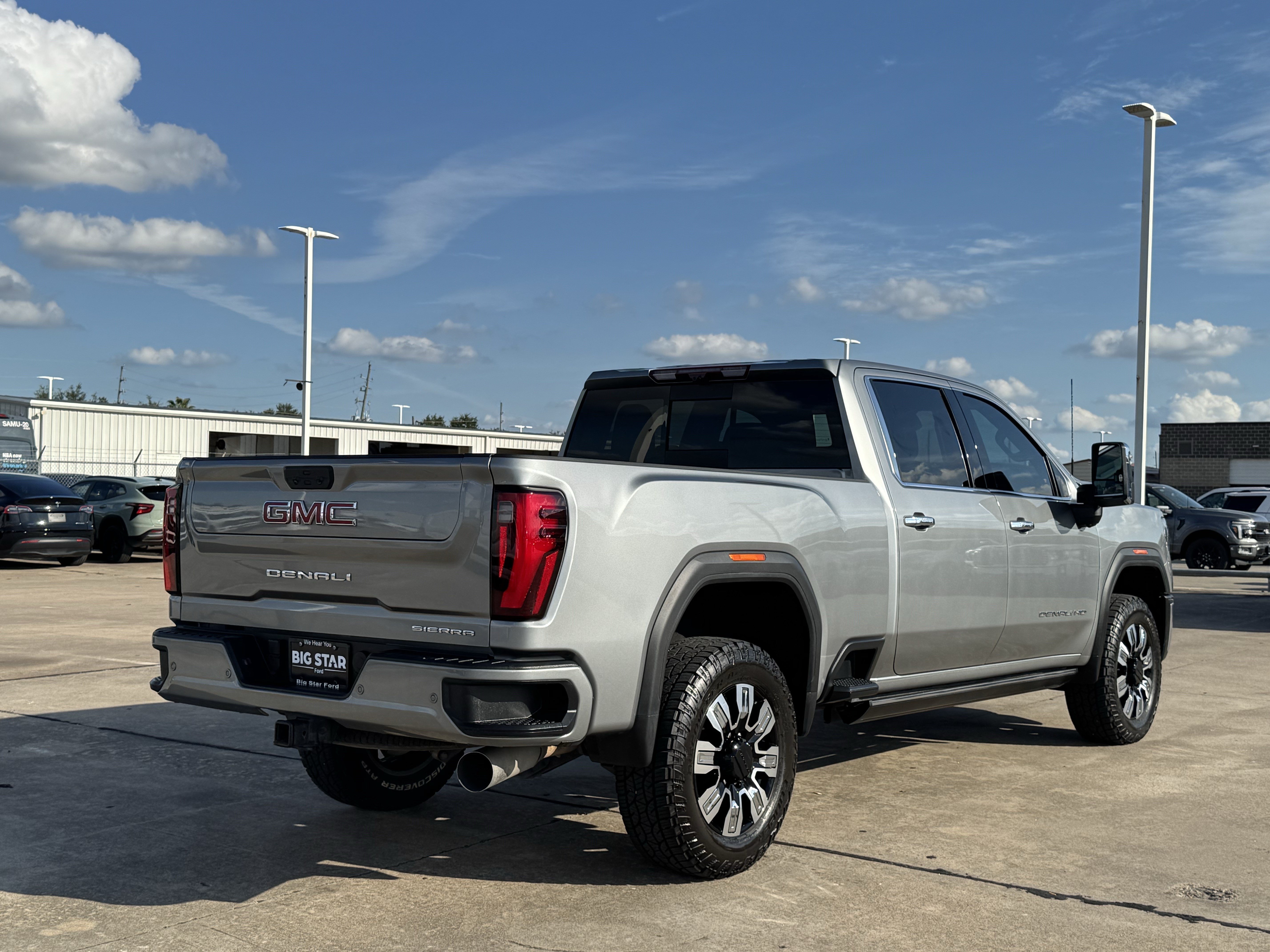 Used 2025 GMC Sierra 2500 Denali w/ Denali Reserve Package AWD/4WD image 7
