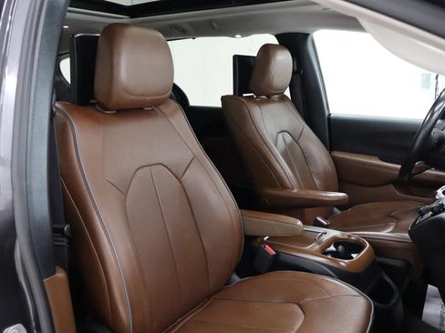 Used 2017 Chrysler Pacifica Limited FWD image 31