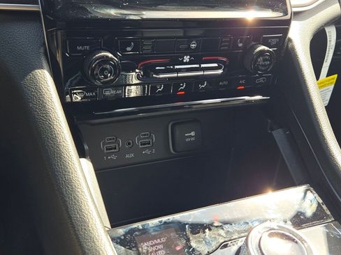 New 2025 Jeep Grand Cherokee Limited w/ MOPAR Finishing Package image 29