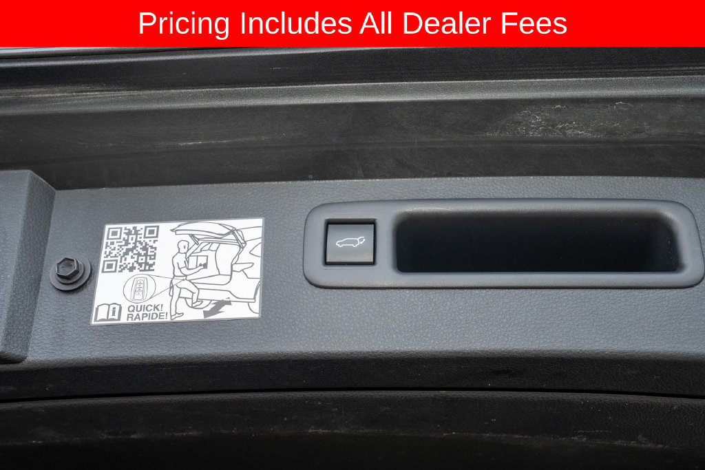 Used 2024 Toyota Highlander XLE FWD image 6