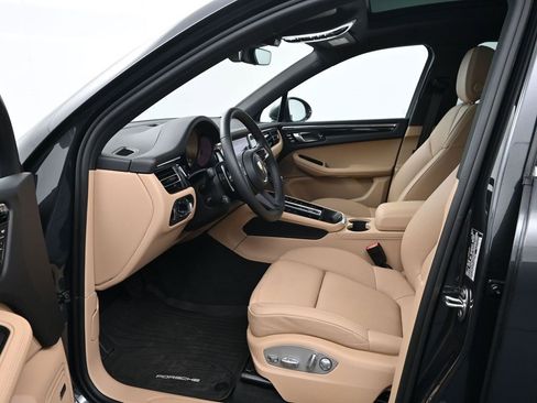 Used 2026 Porsche Macan image 4