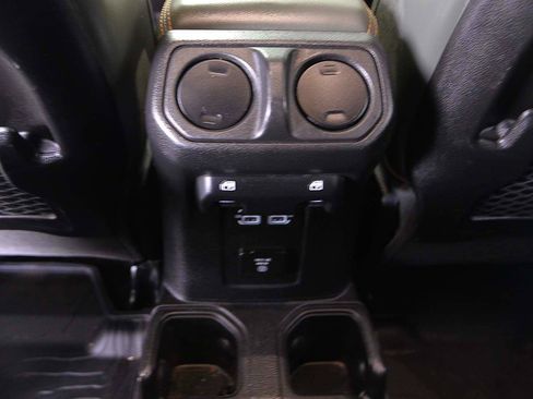 Used 2025 Jeep Gladiator Mojave AWD/4WD image 13