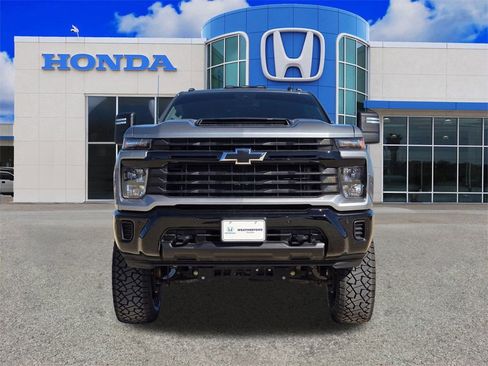 Used 2025 Chevrolet Silverado 2500 Custom w/ Custom Value Package image 8