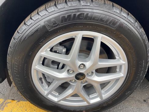 Used 2024 Ford Edge SEL image 25