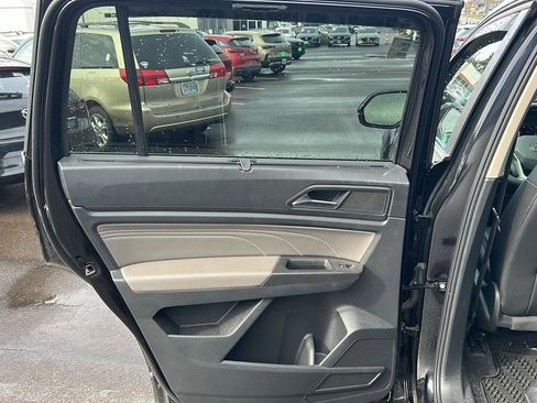 Used 2023 Volkswagen Atlas SE w/ Black Wheel Package image 21