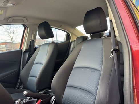 Used 2019 Toyota Yaris LE image 9