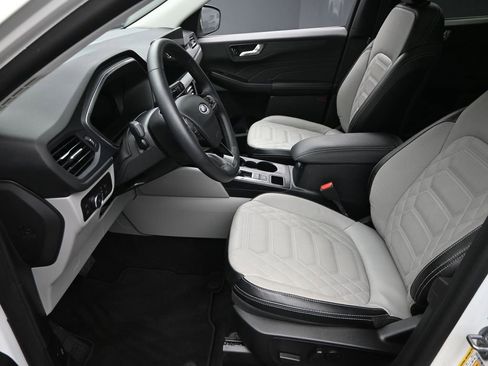 Used 2023 Ford Escape Platinum w/ Premium Technology Package image 17