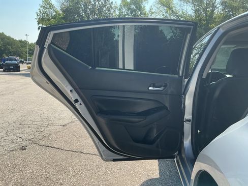 Used 2022 Nissan Altima 2.5 SL FWD image 14