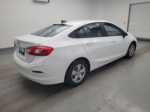 Used 2017 Chevrolet Cruze LS FWD image 10