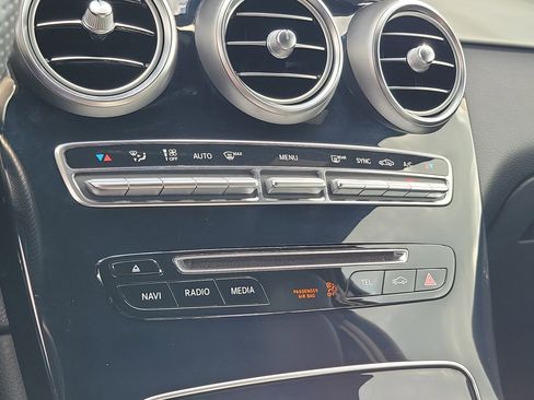 Used 2017 Mercedes-Benz GLC 300 4MATIC image 25
