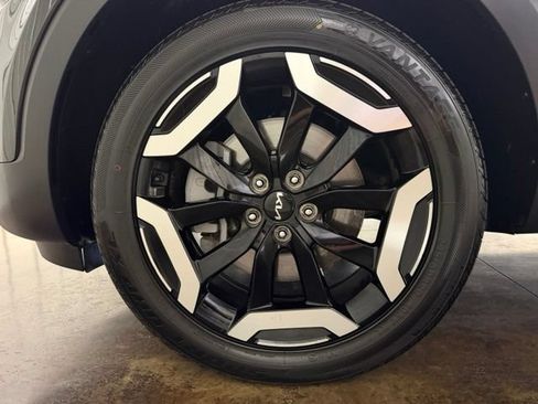 Used 2025 Kia Telluride S FWD image 10