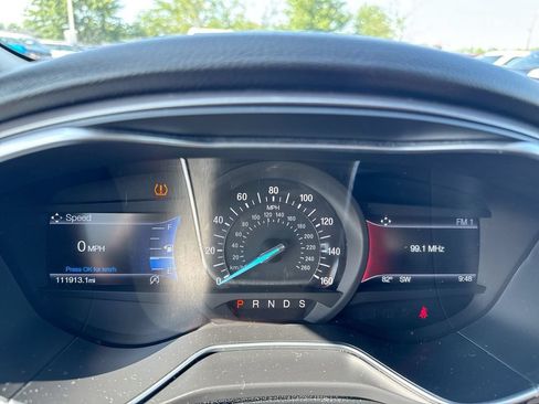 Used 2017 Ford Fusion SE w/ Fusion SE Technology Package FWD image 12