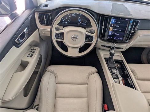 Used 2021 Volvo XC60 T5 Inscription image 10