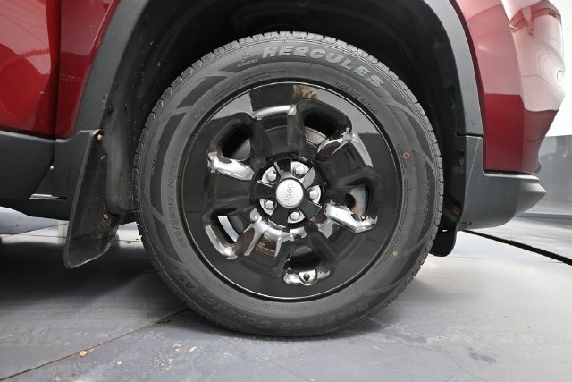 Used 2019 Jeep Cherokee Sport w/ Cold Weather Group AWD/4WD image 12