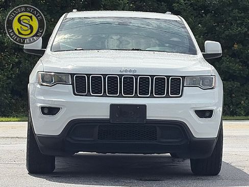 Used 2019 Jeep Grand Cherokee Laredo AWD/4WD image 2