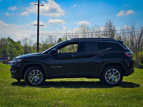 Used 2024 Jeep Compass Latitude AWD/4WD image 6
