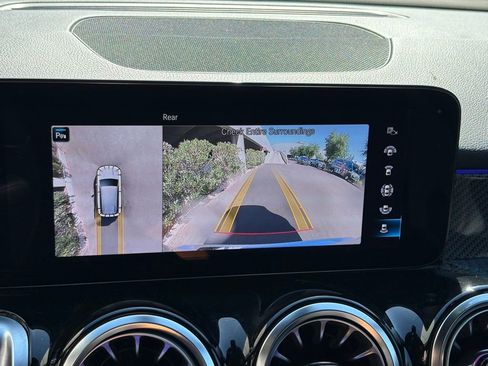 Used 2023 Mercedes-Benz GLB 250 4MATIC image 16